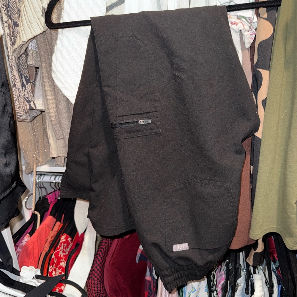 FIGS High Waisted Dowa Black Scrub PETITE Pants